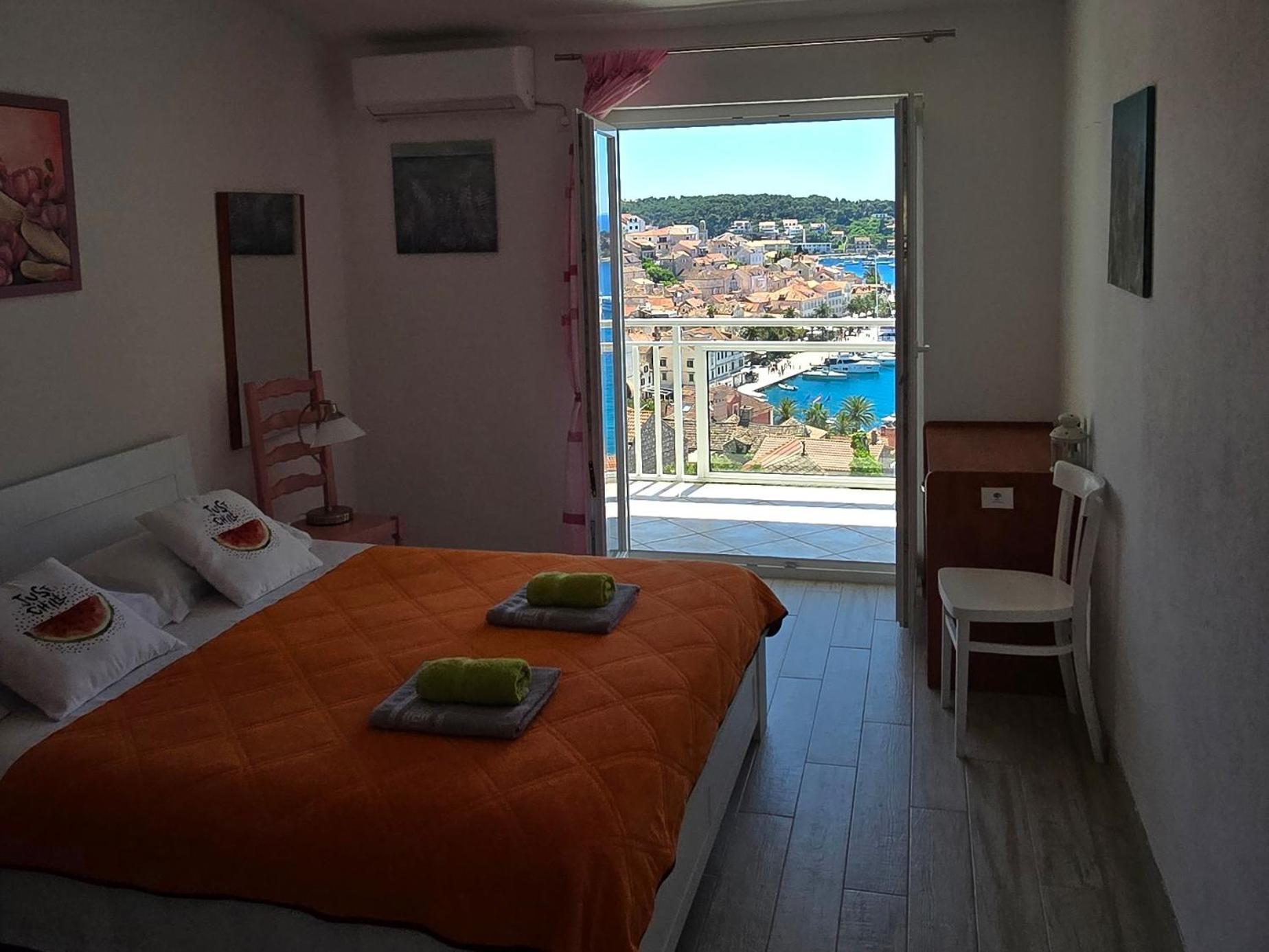 Apartments Boćin Rosso Hvar Town Camera foto